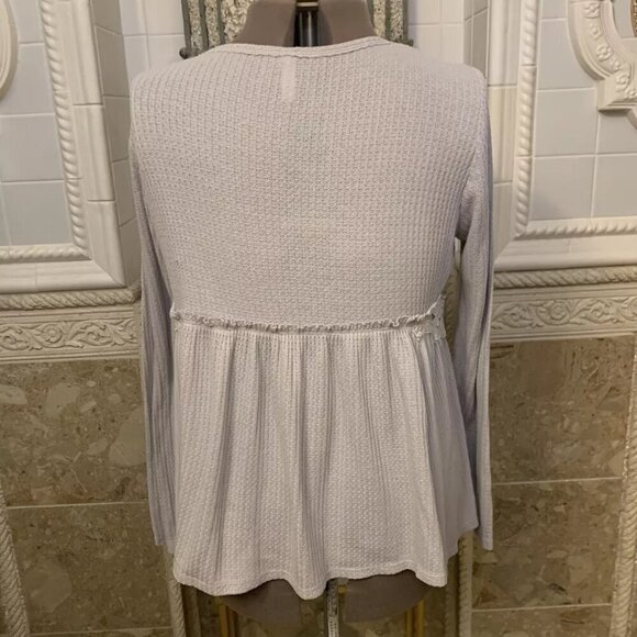 Xhileration. Size 2X. Stretch Top. Appliques. Lace. 1/3 Button Placket. B108 - Picture 3 of 7